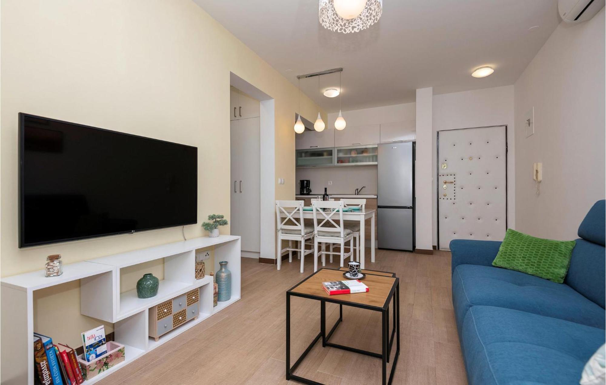 1 Bedroom Beautiful Apartment In Baška Voda Exteriér fotografie