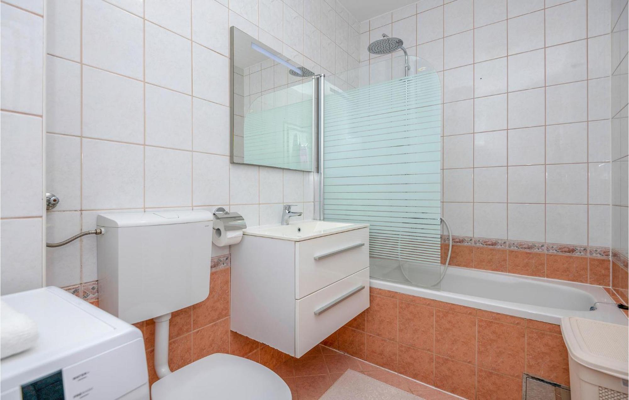1 Bedroom Beautiful Apartment In Baška Voda Exteriér fotografie